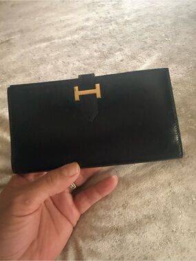 Hermès Black Leather Compact wallet  with Gold Logo